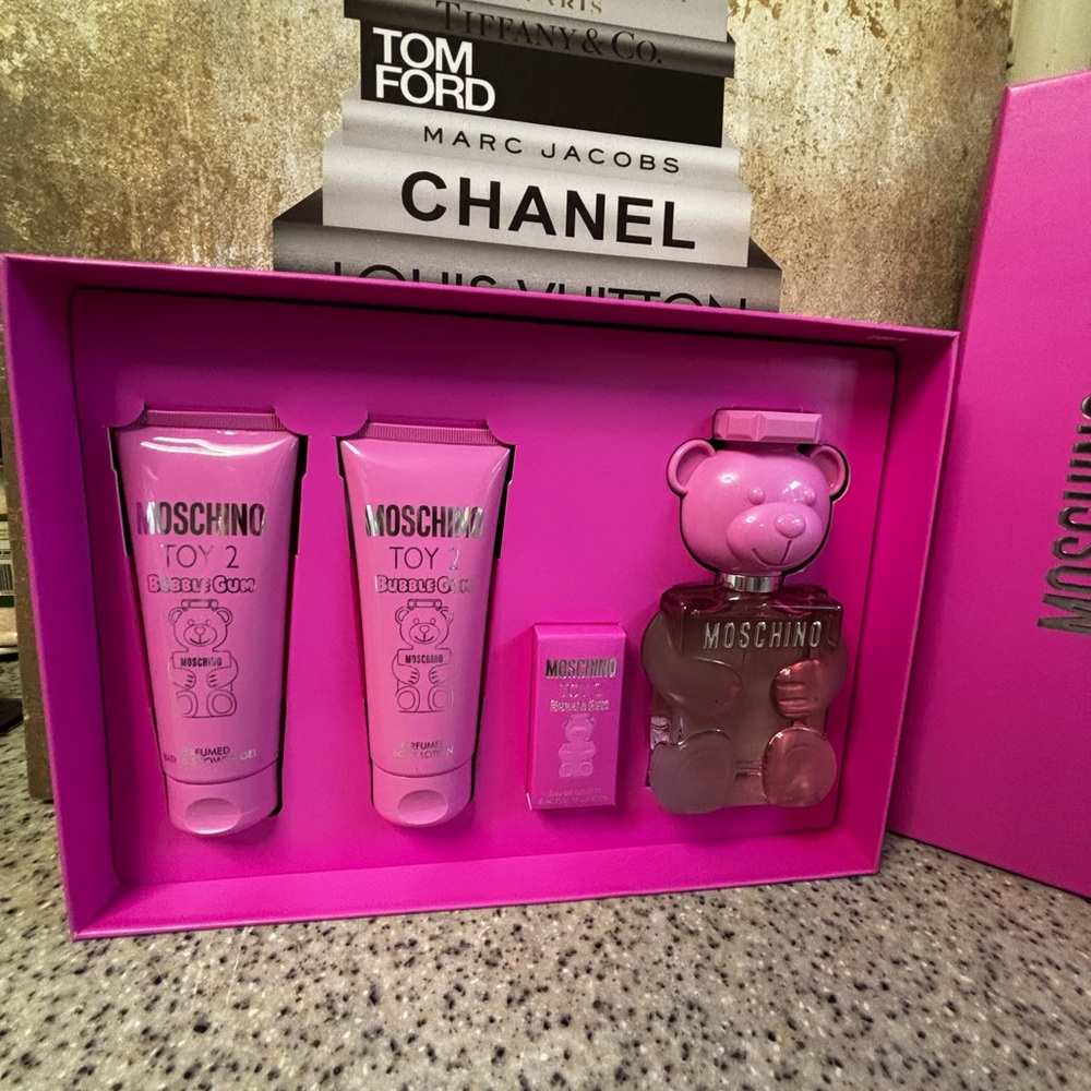 Moschino Toy 2 4pc Bubble Gum Gift Set